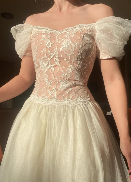 Vintage Princess Ball Gown Off the Shoulder Lace Tulle Prom Dress Evening Dress SH5905