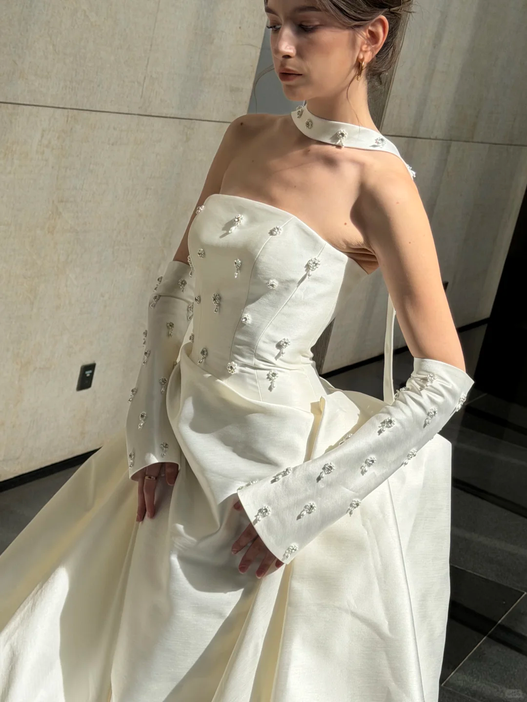 Stunning Ball Gown Strapless Exquisite Beaded White Satin Wedding Dress SH5278