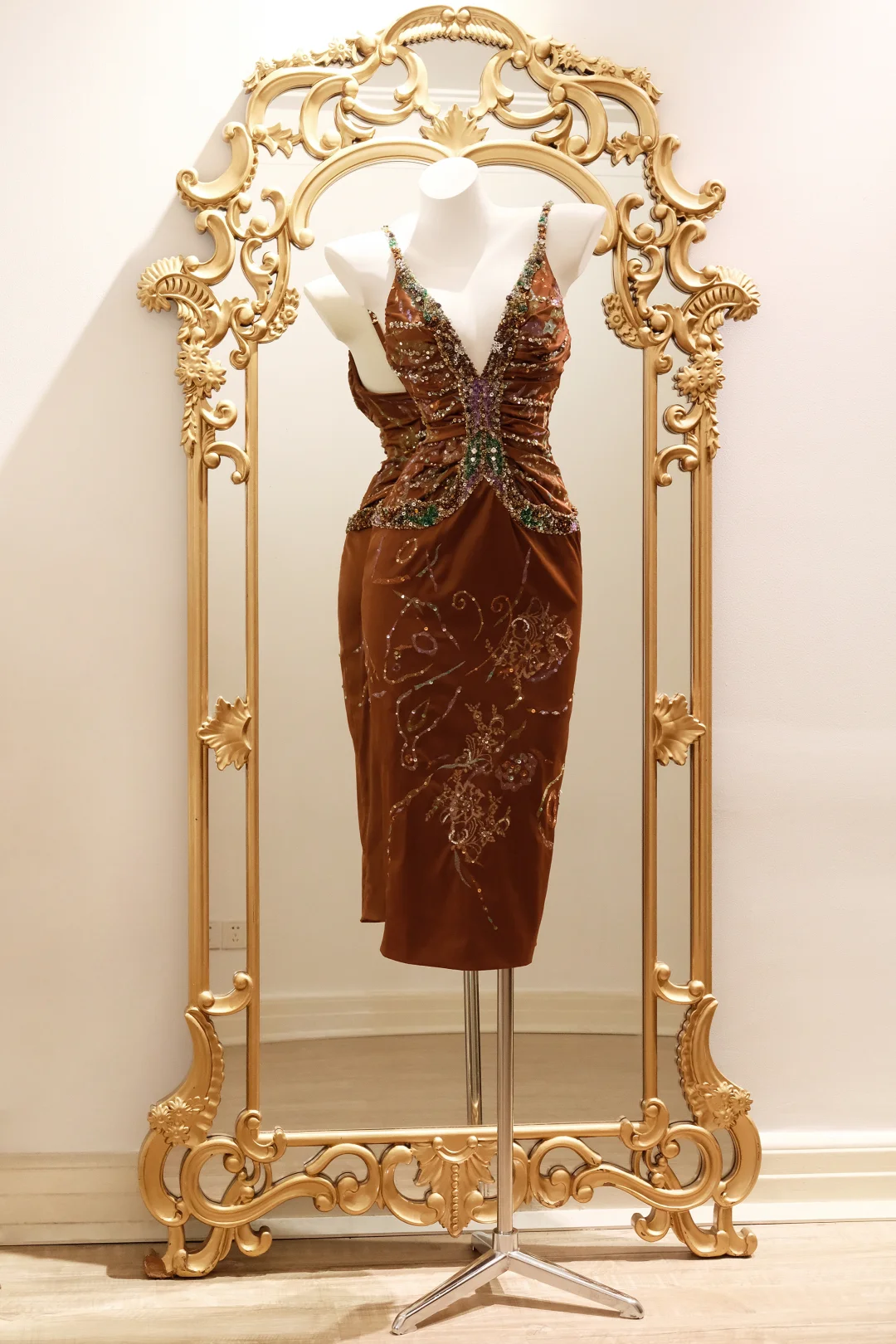 Brown Vintage Sheath Spaghetti Straps Beaded Satin Short Homecoming Dress SH5197