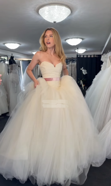 Vintage Ball Gown Sweetheart Neck Beige Tulle Prom Dress Wedding Dress SH8370