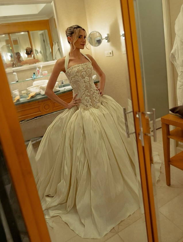 Vintage Ball Gown Halter Bow Exquisite Rhinestone White Satin Long Wedding Dress SH4938