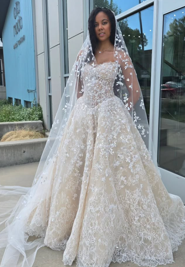 Glamorous A Line Sweetheart Neck White Exquisite Beaded Apricot Tulle Long Wedding Dress SH6197