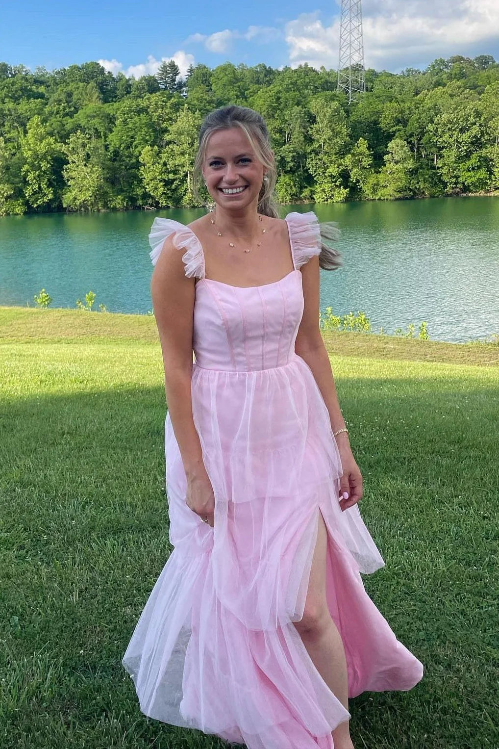 Ruffle Sleeves Pink Tiered Bridesmaid Dresses with Slit SH6299