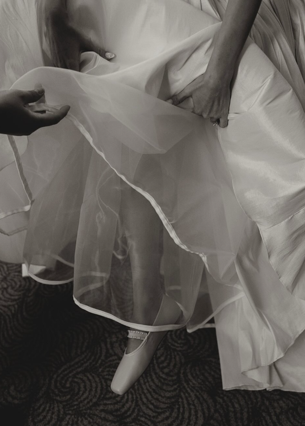 Vintage Ball Gown Halter Bow Exquisite Rhinestone White Satin Long Wedding Dress SH4938