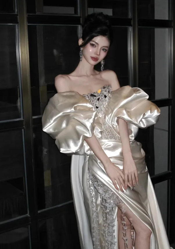 Shiny Sheath Sweetheart Neck Sequin Beaded Satin Prom Dress Evening Dress with Slit SH2537