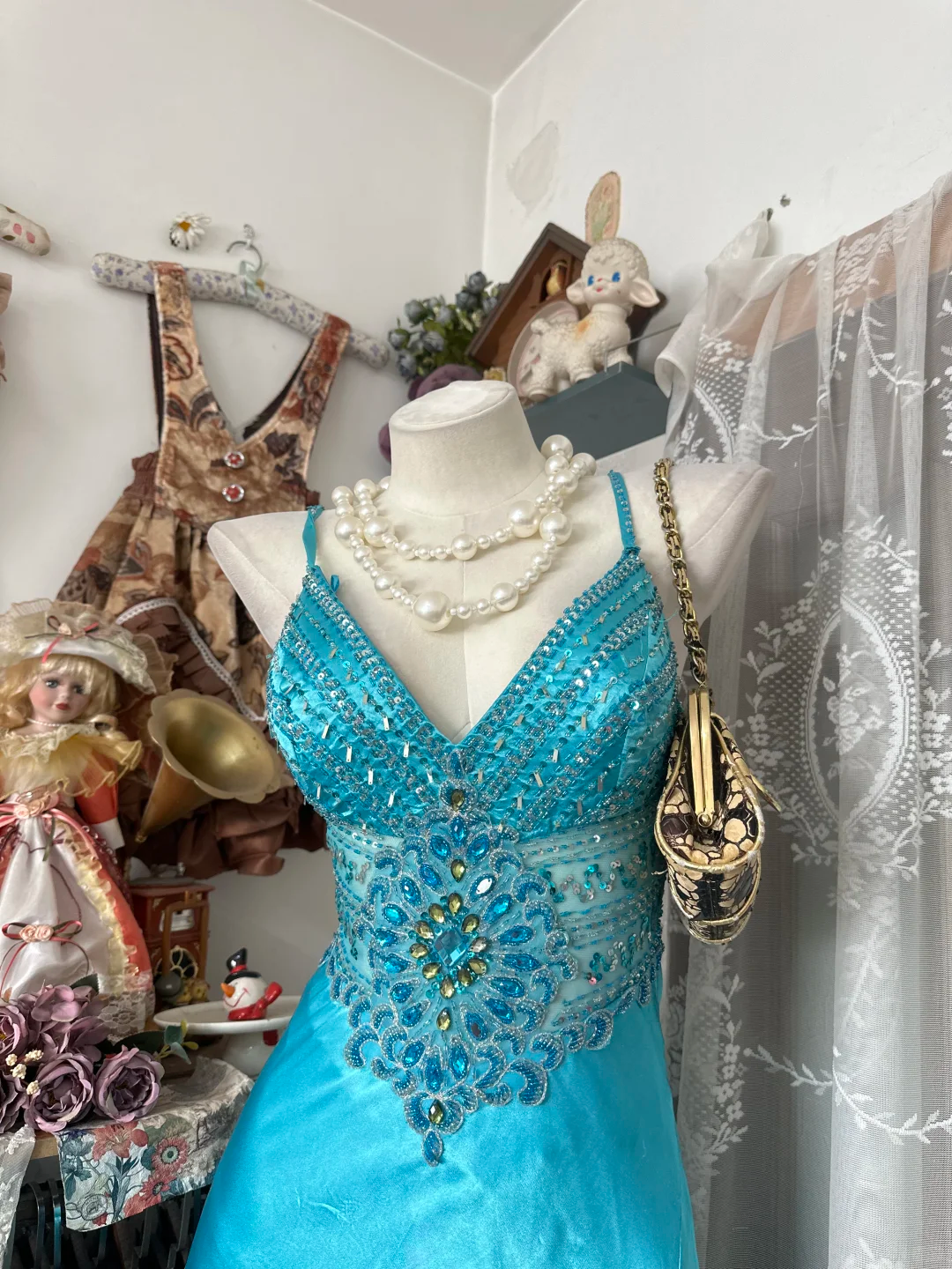 Bright Blue Vintage Mermaid Straps Beaded Satin Long Gradation Prom Dress with Slit SH5363
