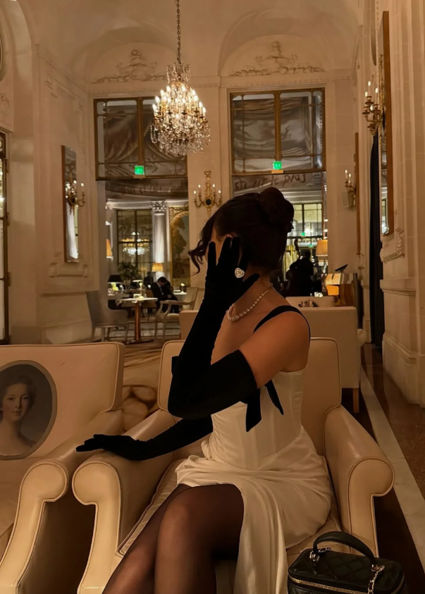 Sexy Black Bow Sheath Straps Corset White Satin Prom Dress Evening Dress with Slit SH5525