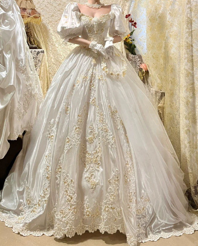 Glamorous Retro Ball Gown Puff Sleeve Beaded Satin Wedding Dress Prom Dress SH5885