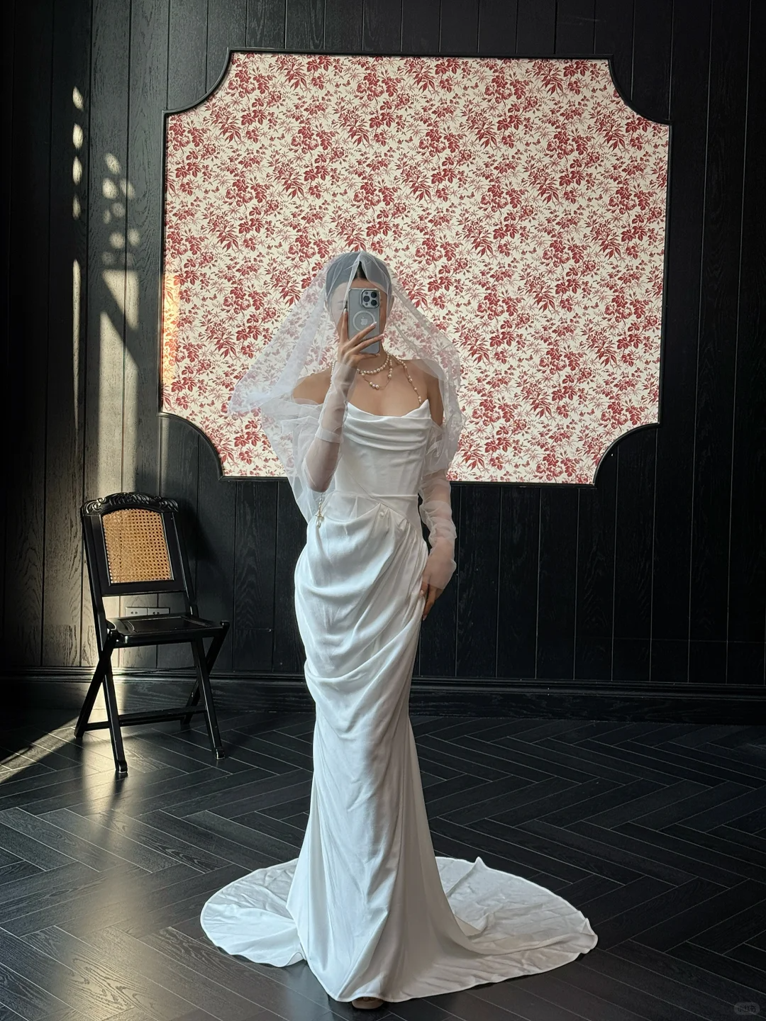 Elegant Simple Sheath Strapless White Pleated Satin Long Wedding Dress SH4755