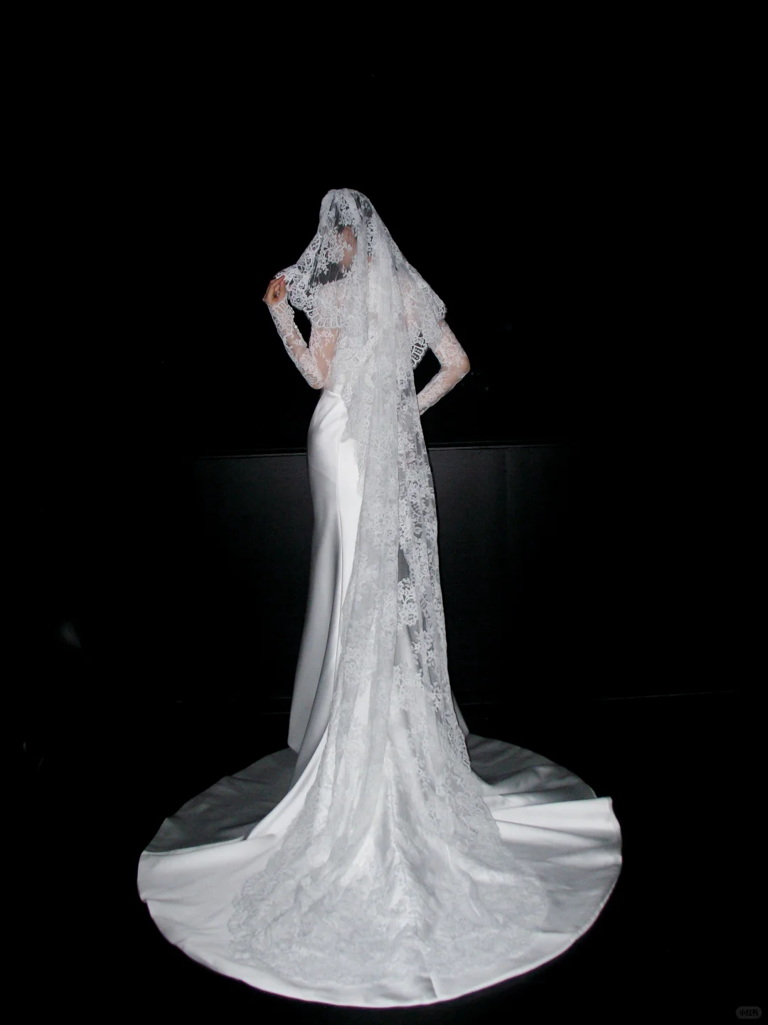 Classic Mermaid Long Sleeve White Lace Satin Long Wedding Dress SH5968