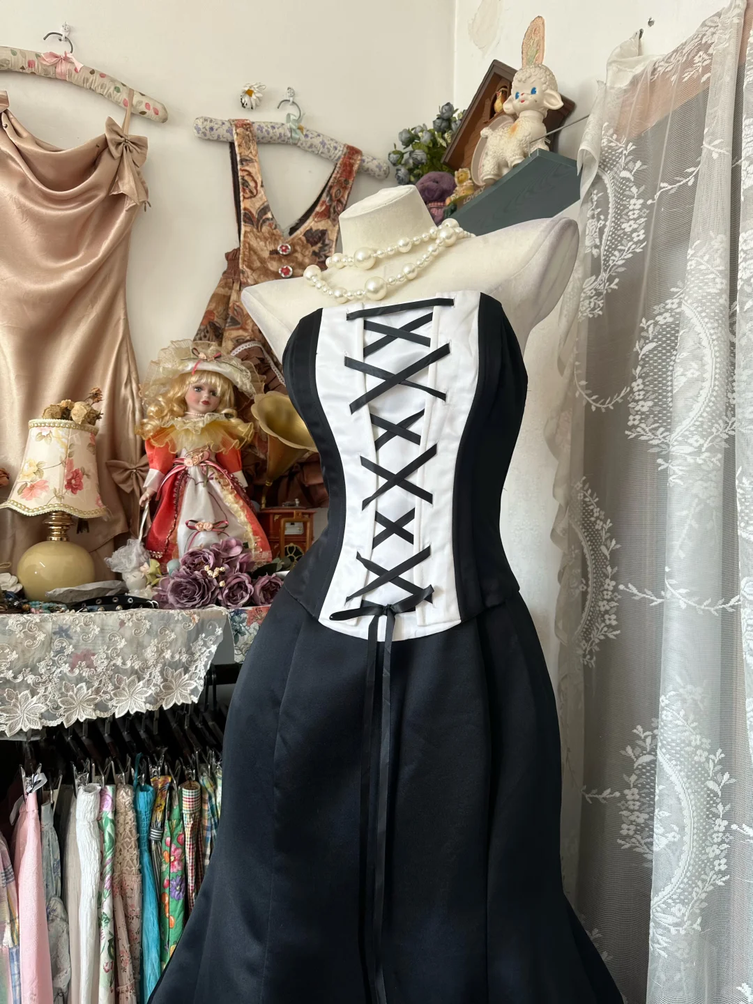 Classic Black-White Mermaid Strapless Satin Long Prom Dress SH5241