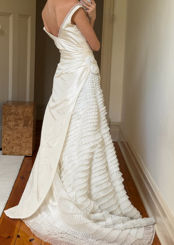 Vintage Stunning A Line V Neck Layered Tulle Satin Wedding Dress SH8472