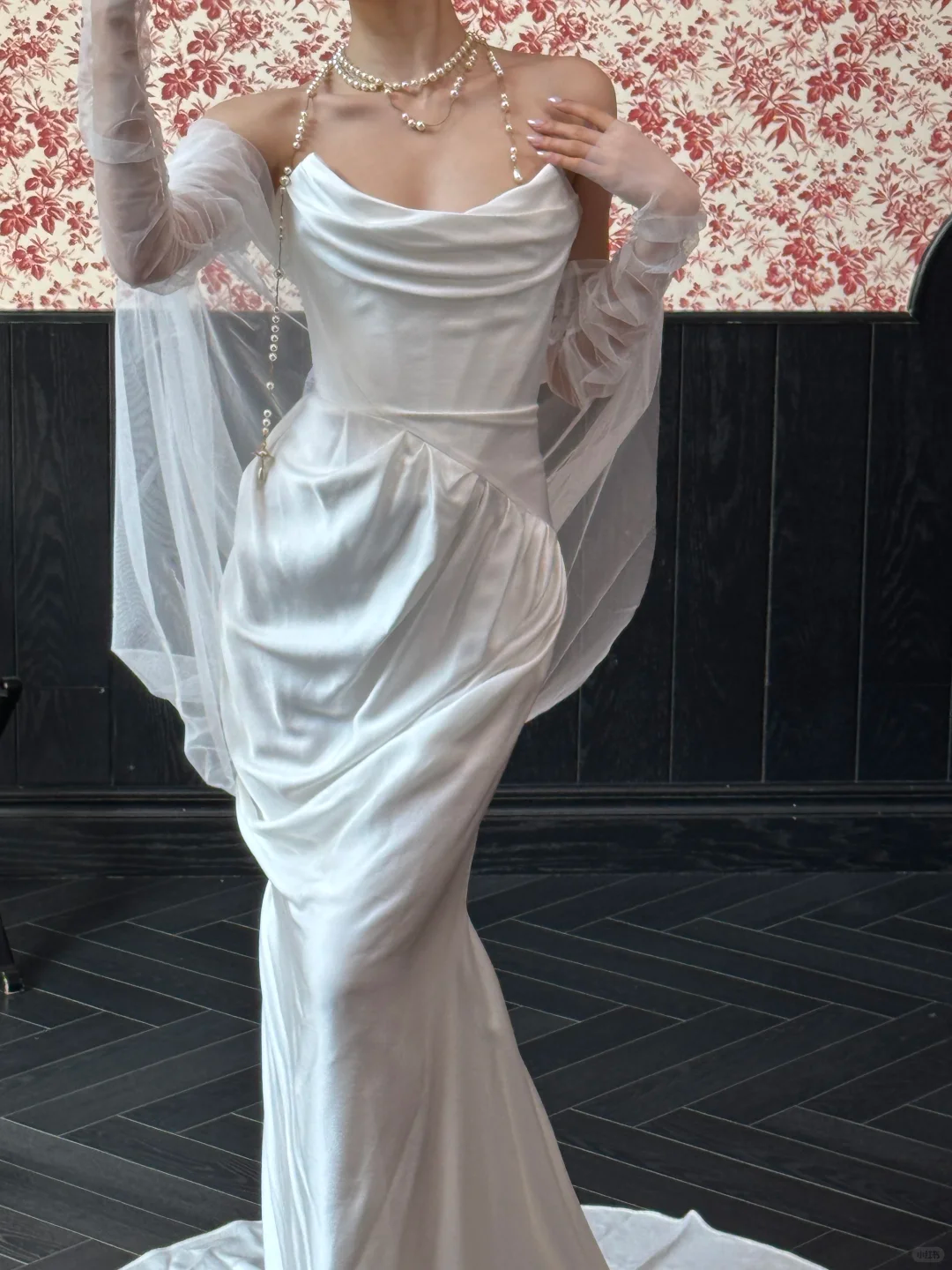 Elegant Simple Sheath Strapless White Pleated Satin Long Wedding Dress SH4755