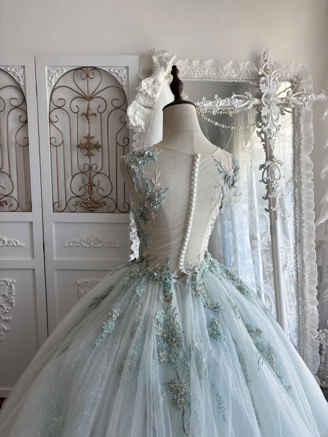 Vintage Light Blue Ball Gown V Neck Exquisite Beaded Tulle Prom Dress Sweet 16 Dress SH5987