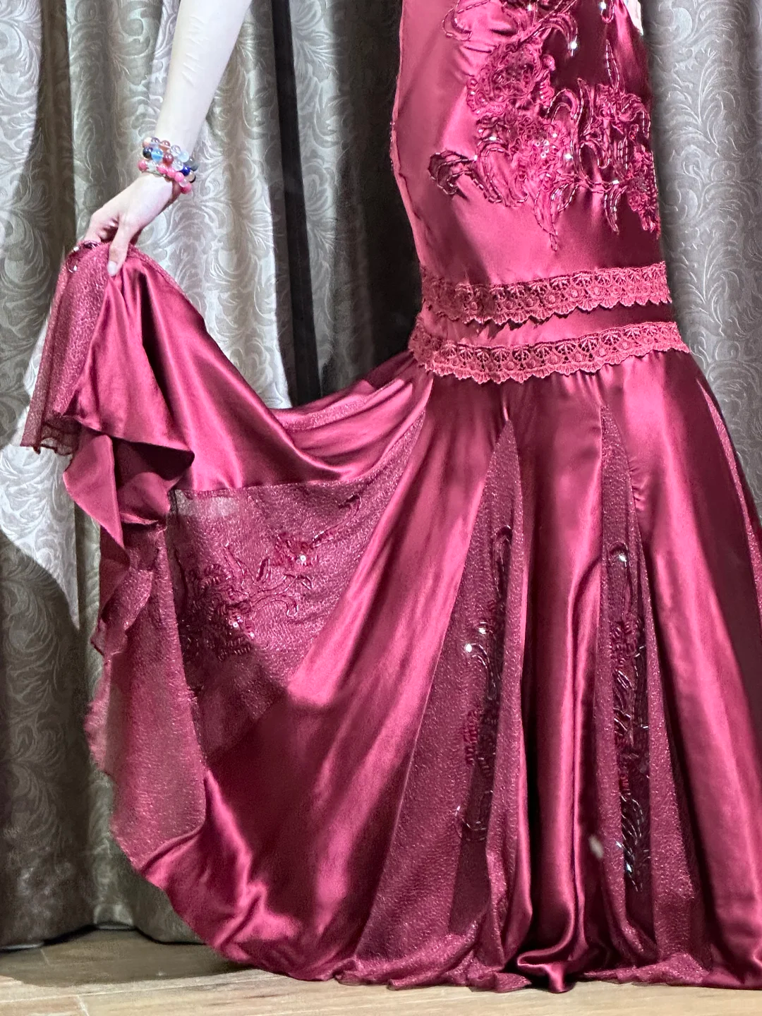 Vintage Red Mermaid Spaghetti Straps Embroidered Beaded Satin Graduation Prom Dress SH5263