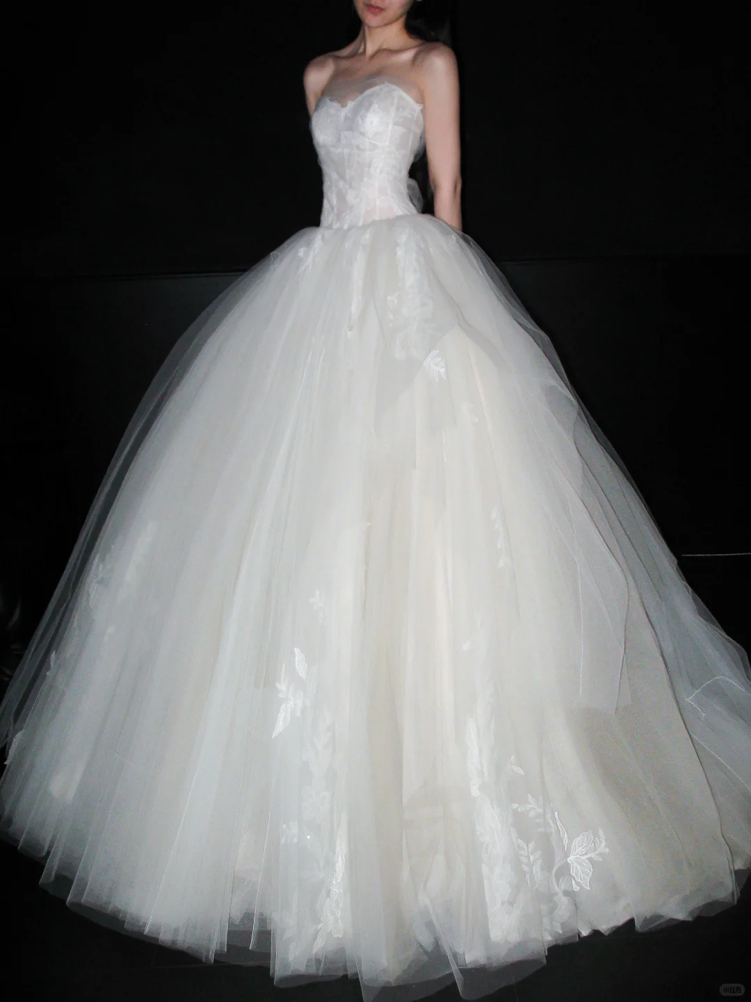 High-class Ball Gown Sweetheart Neck Appliques Lace Tulle Long Wedding Dress SH6612