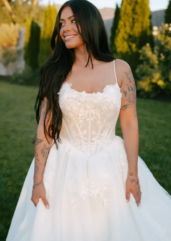 Sweety Ball Gown Spaghetti Straps White Lace Appliques Tulle Long Wedding Dress SH7147