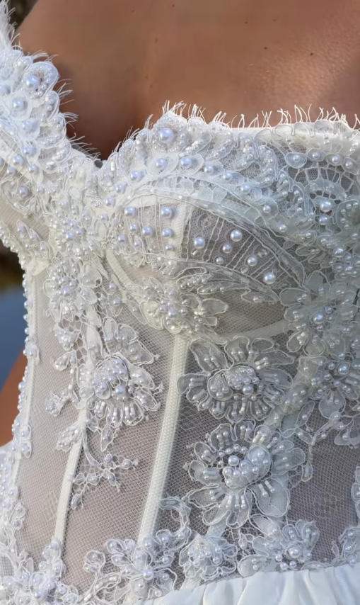 Sweety White Ball Gown Sweetheart Neck Pearl Lace Satin Long Wedding Dress SH4774