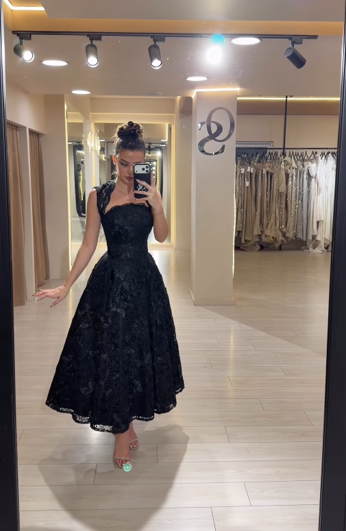 Elegant Classic A Line Straps Black Lace Backless Long Prom Dress SH5305