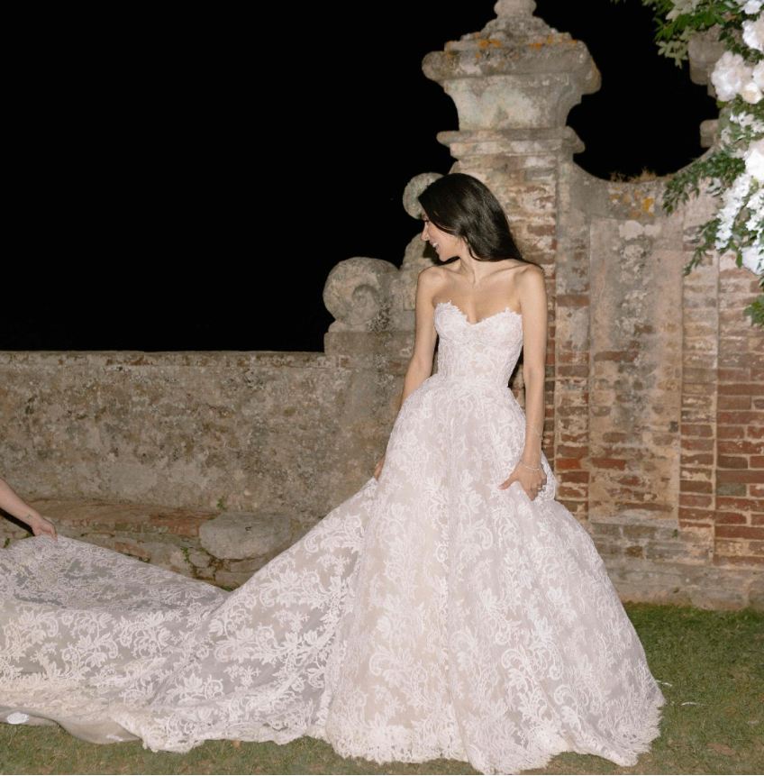 Elegant A Line Sweetheart Neck Lace Tulle Long Sweep Wedding Dress SH2219