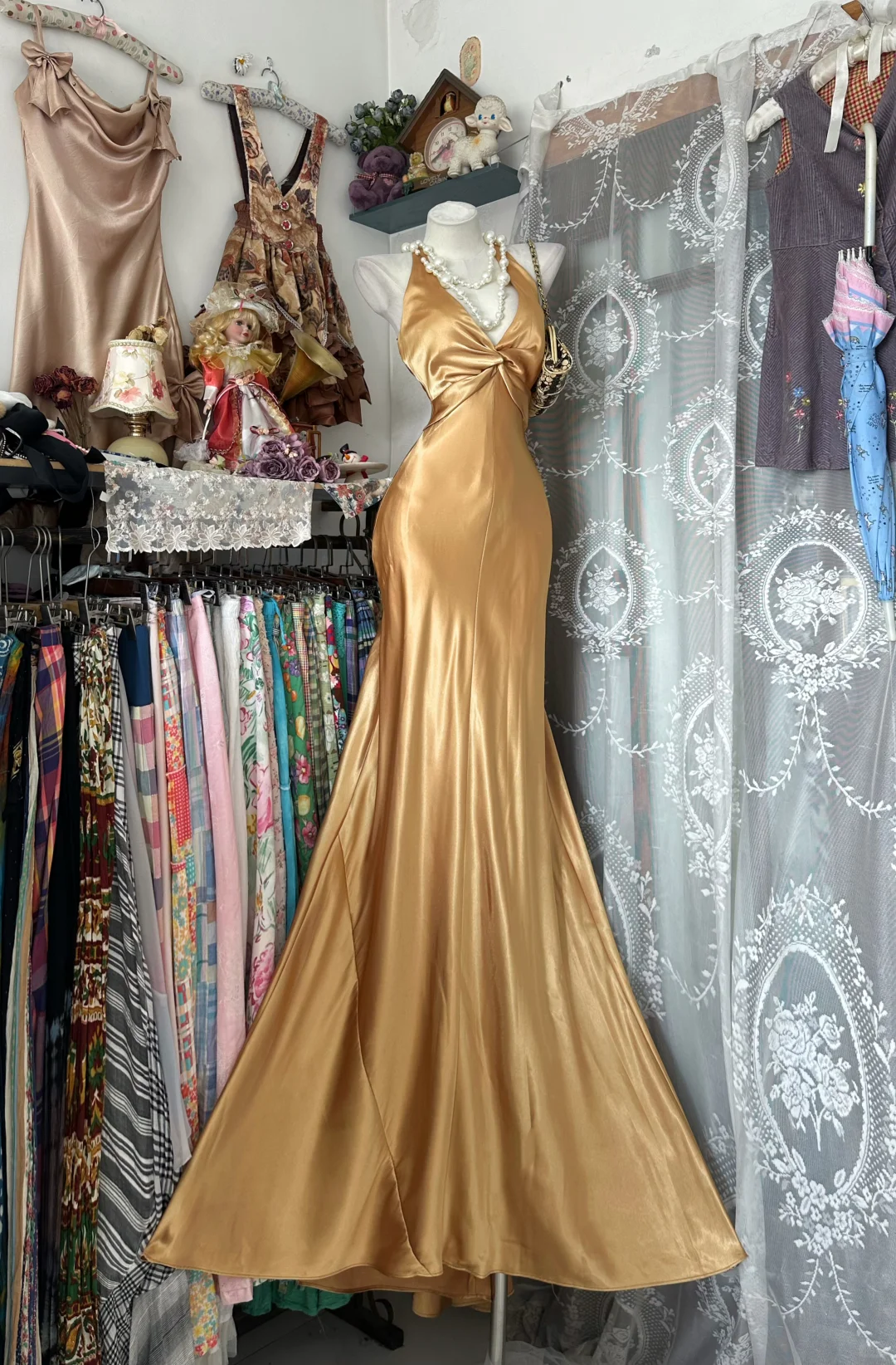 Cinnamon Gold Vintage Mermaid V Neck Satin Backless Long Graduation Prom Dress SH5365