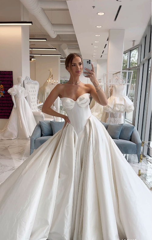 Classic Ball Gown Sweetheart Neck White Simple Satin Long Sweep Wedding Dress SH6105