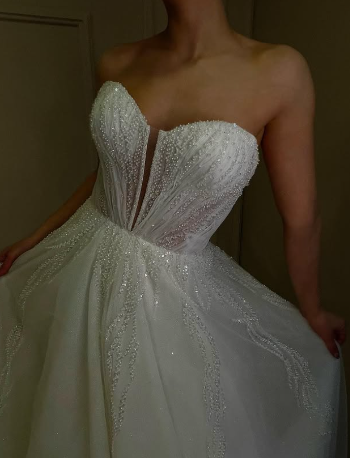 Glamorous A Line Sweetheart Neck Exquisite Beaded White Tulle Wedding Dress SH6032