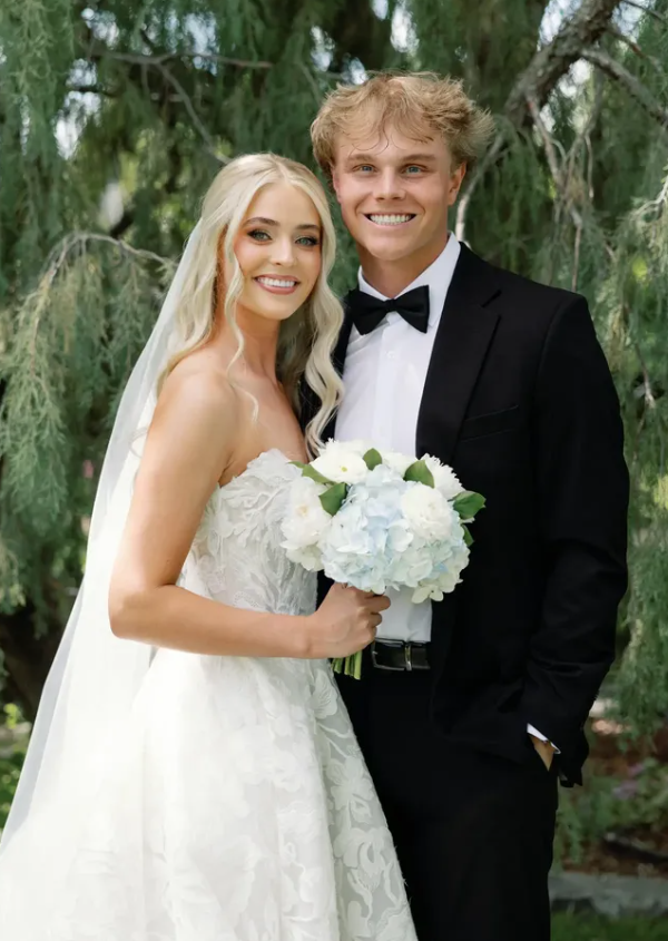 Beautiful Ball Gown Sweetheart Neck White Floral Lace Wedding Dress SH6987