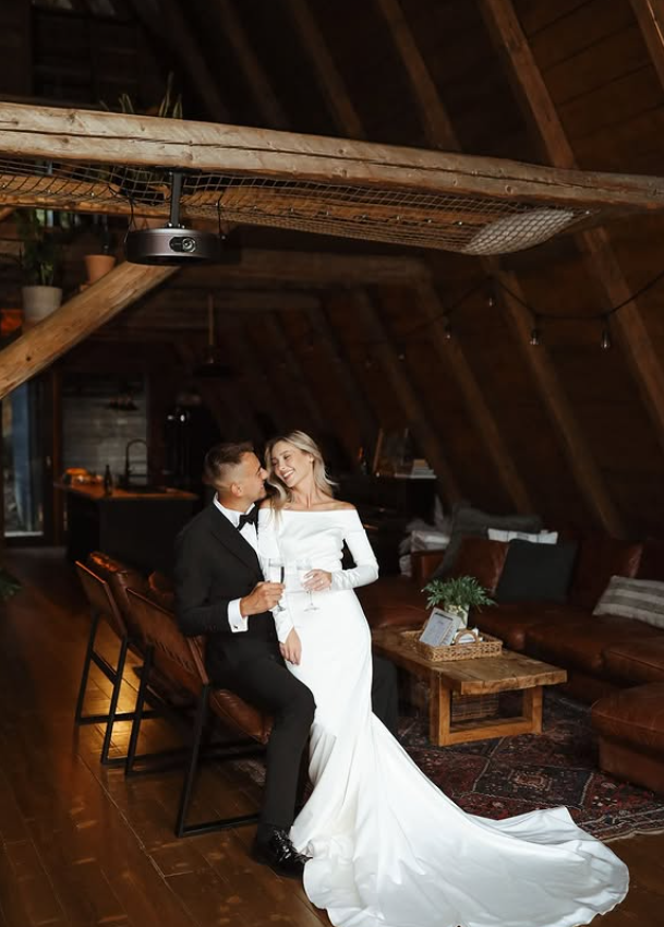 Classic Mermaid Long Sleeve White Satin Long Train Wedding Dress SH6024