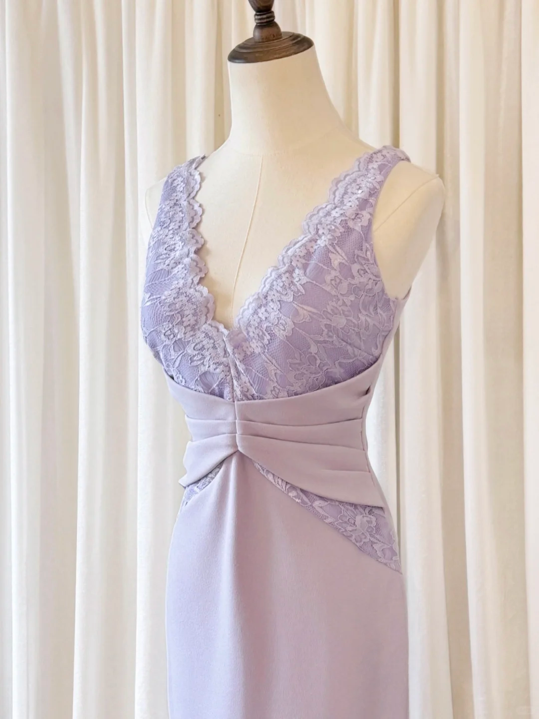 Lilac Elegant Sheath V Neck Lace Satin Short Prom Dress Hoco Dress SH5513