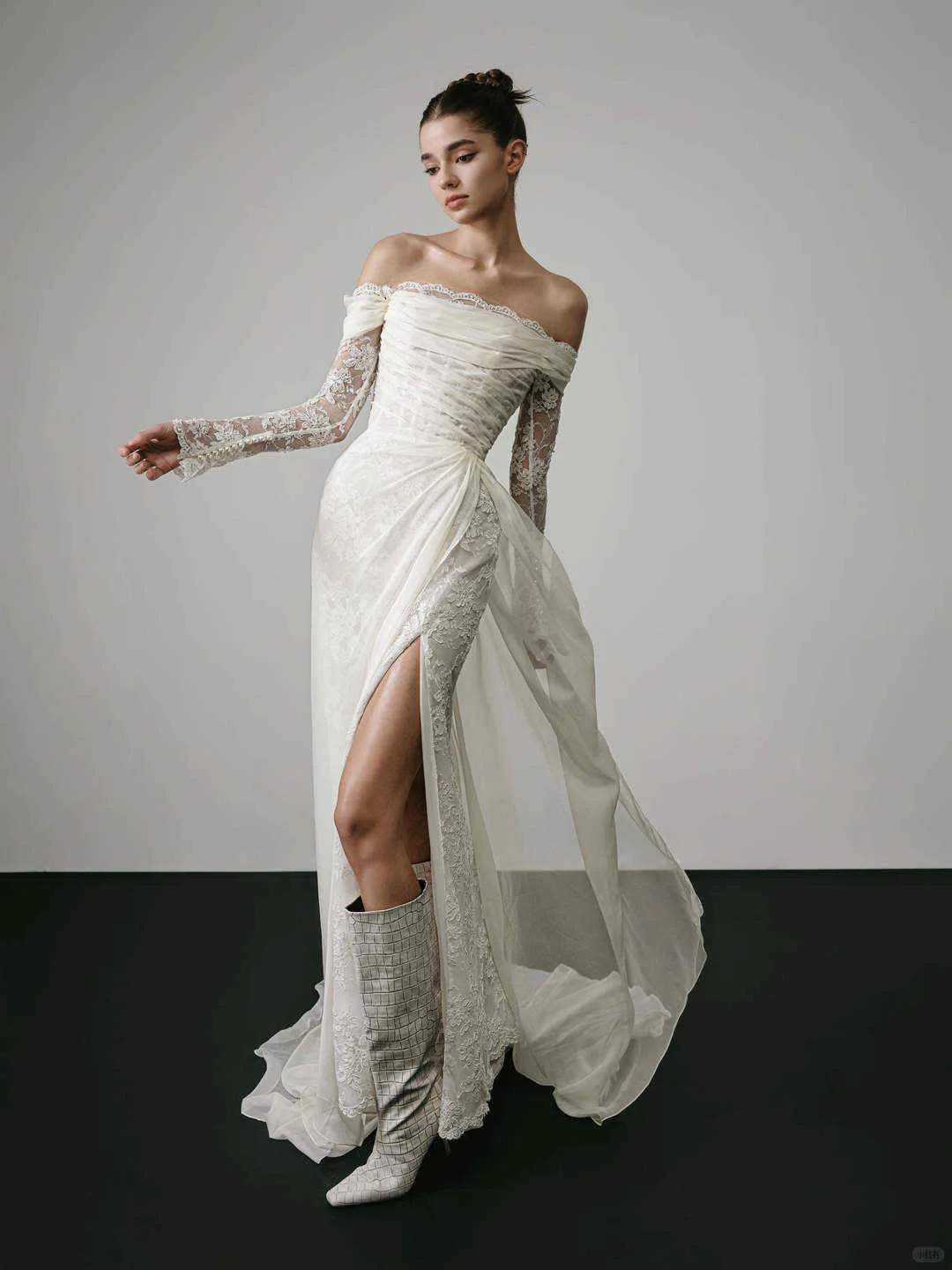 Stylish Mermaid Long Sleeve V Neck White Lace Tulle Wedding Dress with Slit SH8914