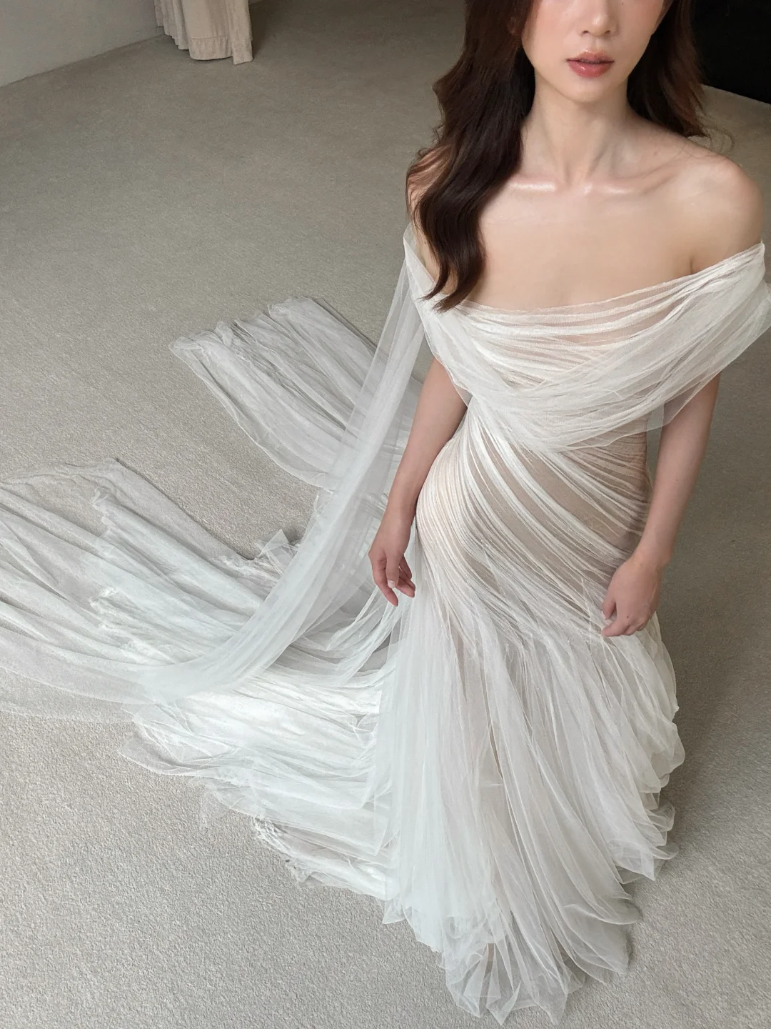 High-class Ball Gown Off the Shoulder Tulle Long Wedding Dress SH4753