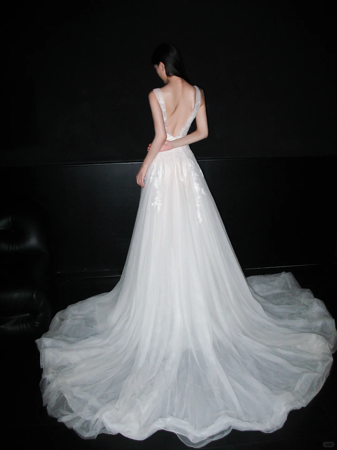 Beautiful Ball Gown V Neck White Lace Appliques Tulle Long Wedding Dress SH6673