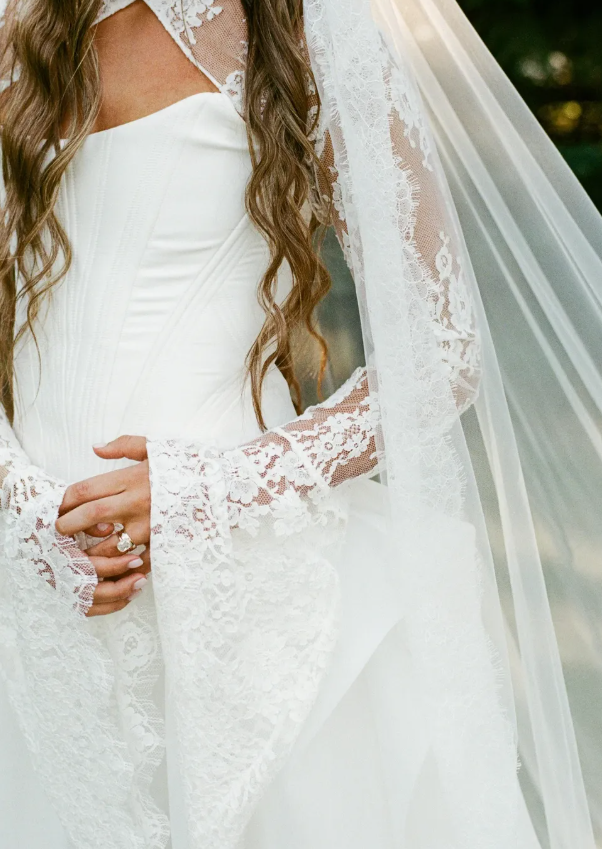 Modern Ball Gown Long Sleeve White Lace Satin Chiffon Long Wedding Dress SH7146