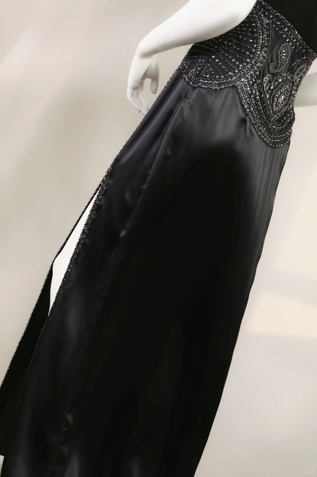 Vintage Sexy Black A Line Exquisite Beaded Chiffon Satin Prom Dress Evening Dress SH5133