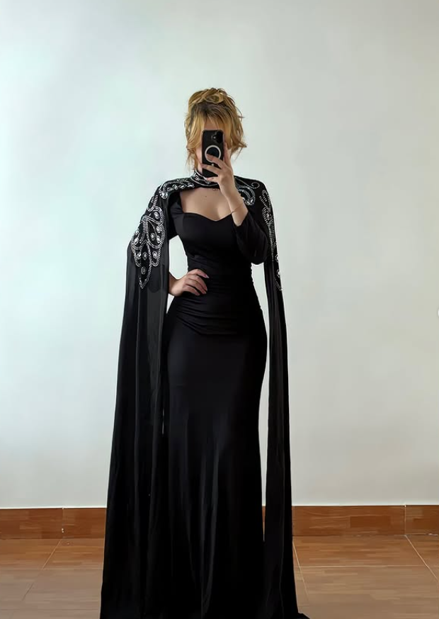 Elegant Black Sheath Long Sleeve Beaded Satin Prom Dress Evening Dress SH6876