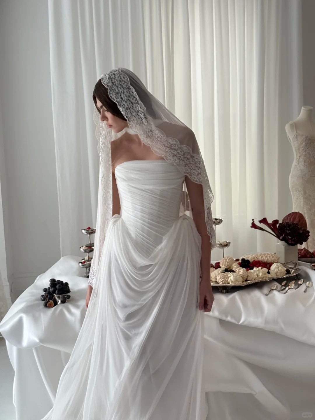 Simple Ball Gown Strapless Pleated White Tulle Wedding Dress SH4992