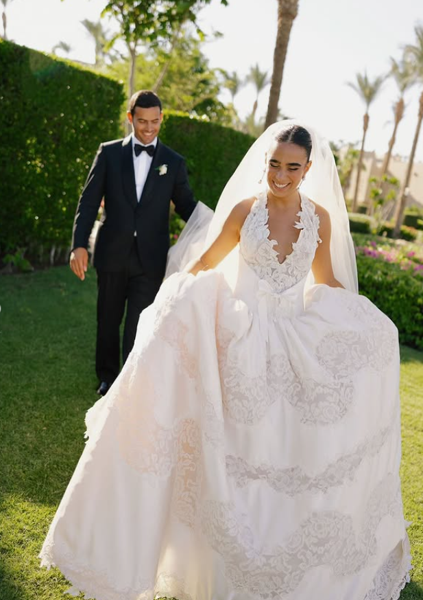 Pretty Vintage Ball Gown Halter White Lace Satin Open Back Long Wedding Dress SH4935