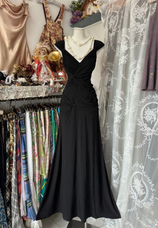 Simple Black Vintage A Line Pleated Chiffon Graduation Prom Dress SH5380