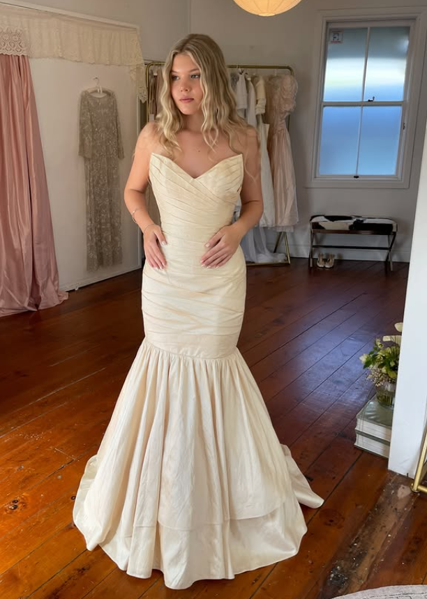 Vintage Mermaid Sweetheart Neck Pleated Apricot Satin Long Wedding Dress SH5878