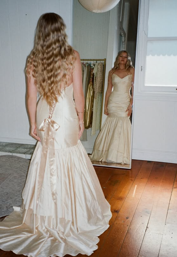 Vintage Mermaid Sweetheart Neck Pleated Apricot Satin Long Wedding Dress SH5878