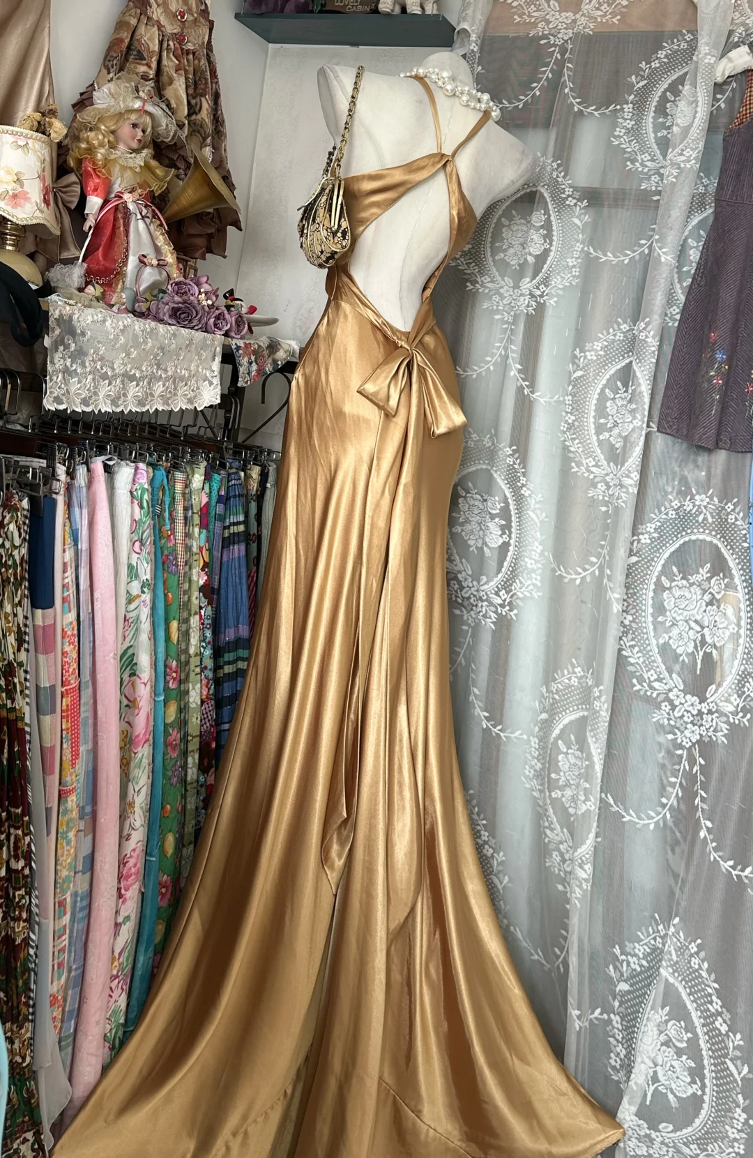 Cinnamon Gold Vintage Mermaid V Neck Satin Backless Long Graduation Prom Dress SH5365