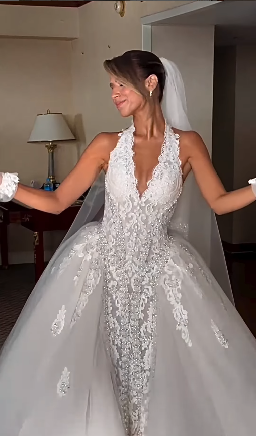 Elegant Exquisite Rhinestone Ball Gown Halter White Lace Tulle Long Wedding Dress SH4937