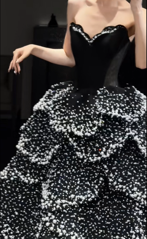 Gorgeous A Line Sweetheart Neck Pearl Layered Black Satin Long Party Dress Evening Dress SH2948