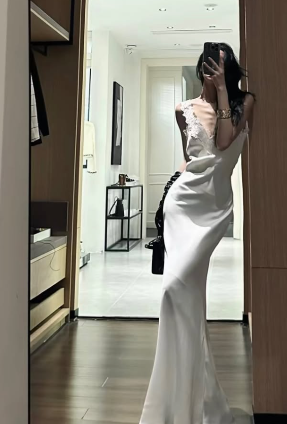 Romantic Mermaid V Neck White Lace Satin Long Prom Dress Evening Dress SH8788
