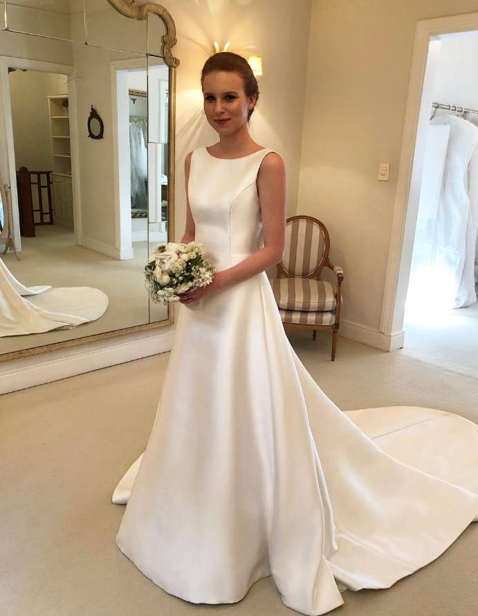 Cute Bow A Line Round Neck White Satin Backless Long Wedding Dress SH5307