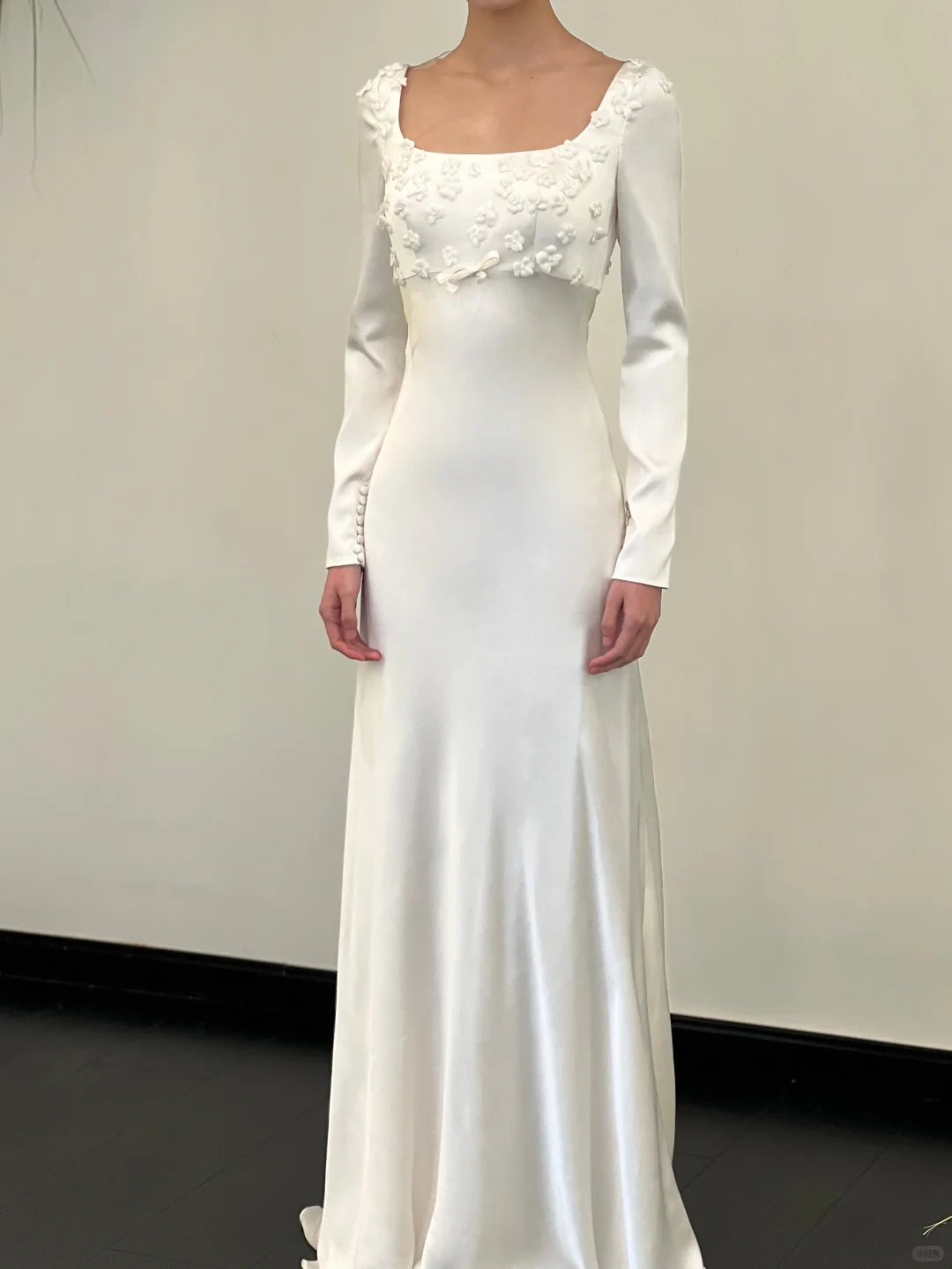 Vintage A Line Long Sleeve Floral White Satin Wedding Dress SH5233