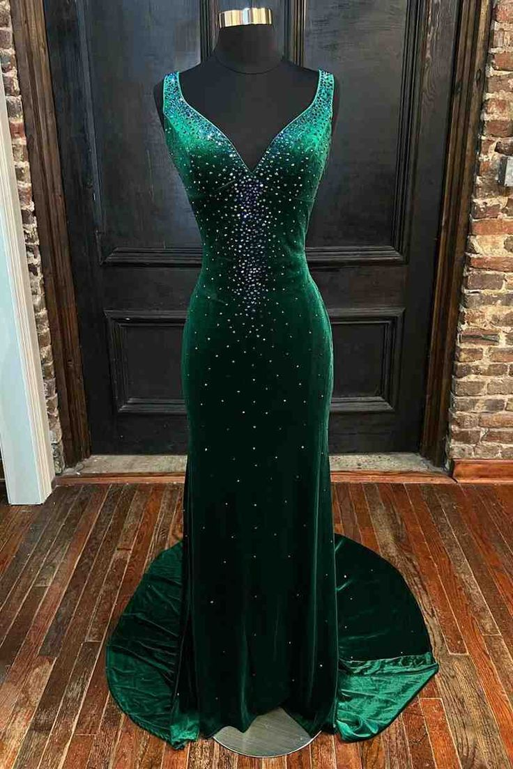Green V-Neck Velvet Long Mermaid Prom Dress With Beaded SH834