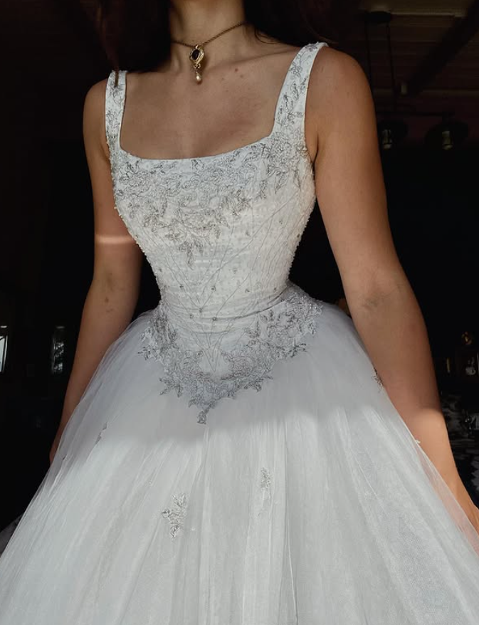 Gentle Lace Appliques A Line Straps White Tulle Wedding Dress Prom Dress SH5934