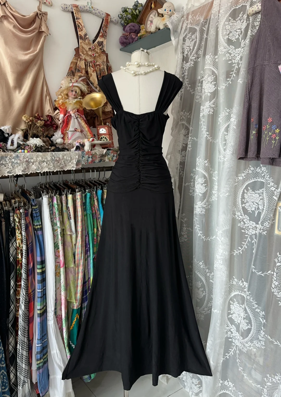 Simple Black Vintage A Line Pleated Chiffon Graduation Prom Dress SH5380